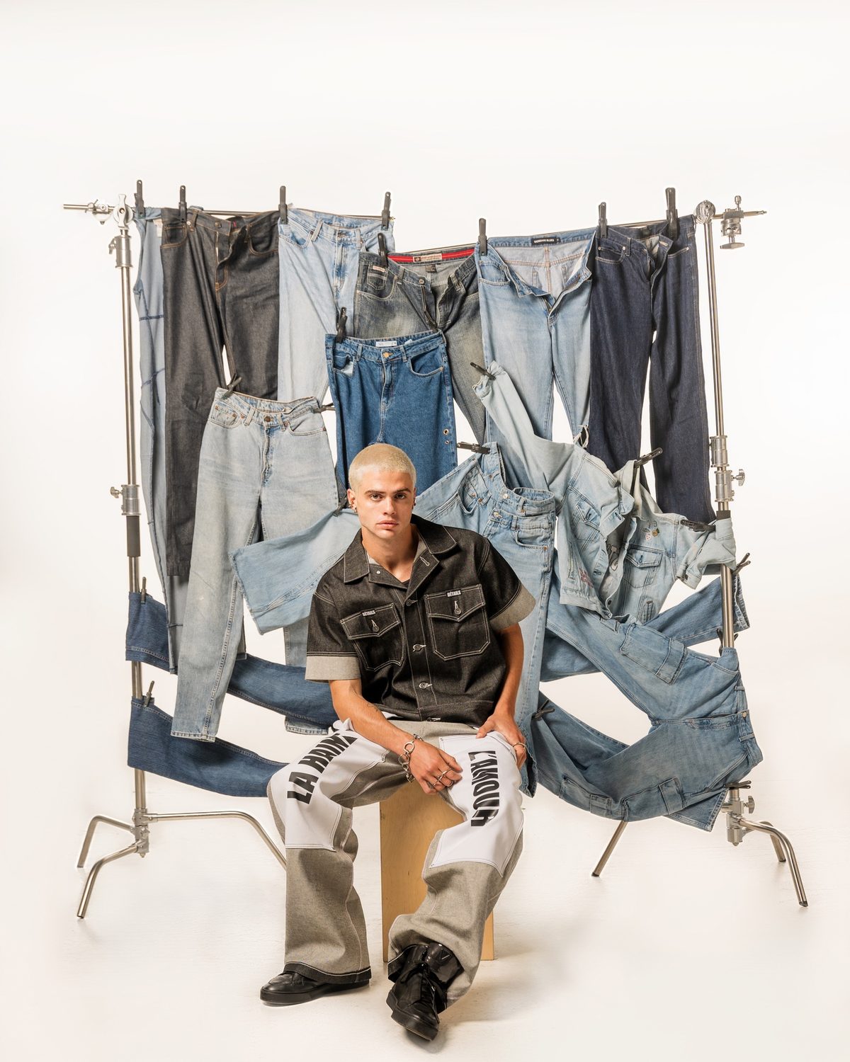 A model seated on the apple box, the rigged backdrop and its stands fully visible