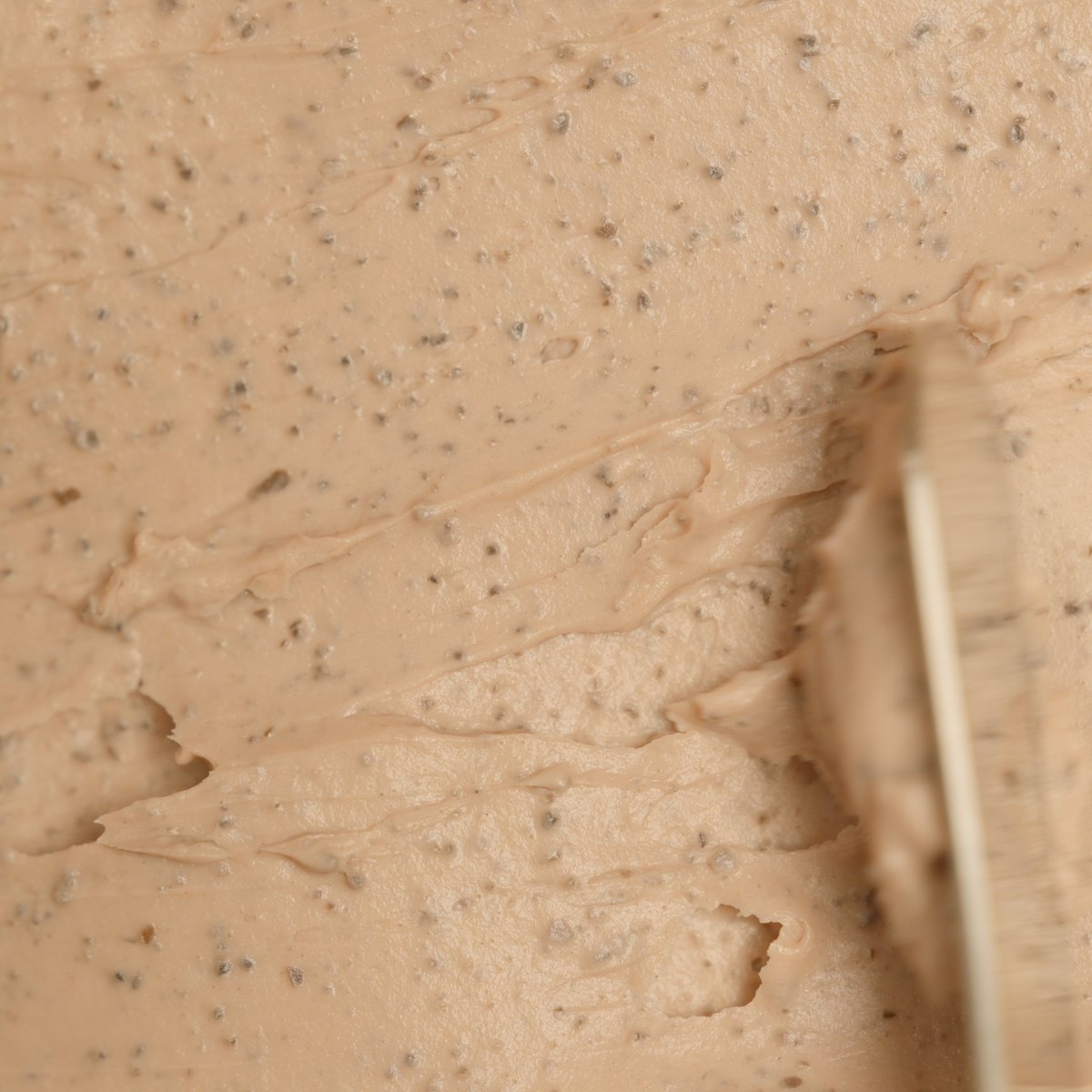 Macro of the clay mask, aggregate and grit legible in the surface