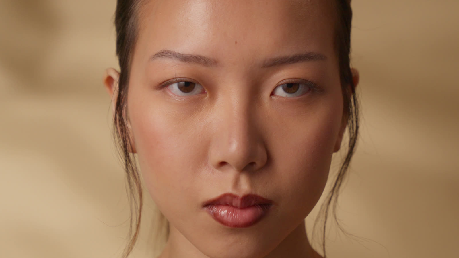 The model looks straight into the lens