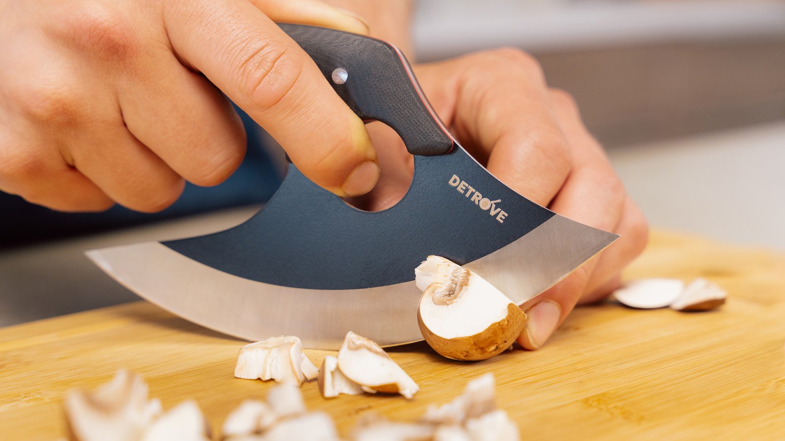 Mushrooms sliced without crushing