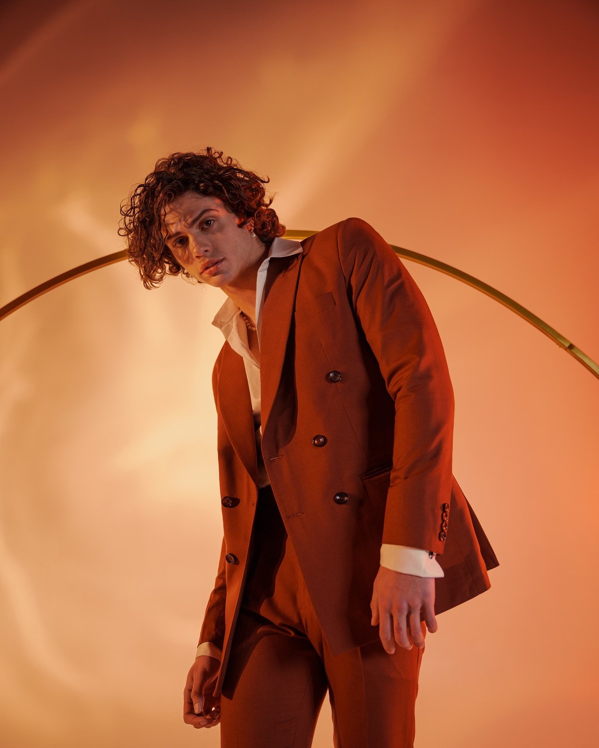 The cream suit against the same backdrop